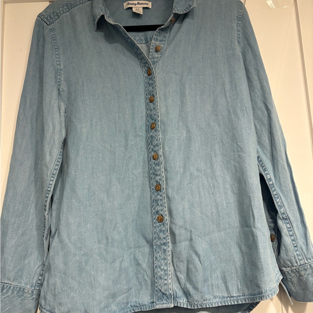 NWOT. Tommy Bahama Chambray Shirt